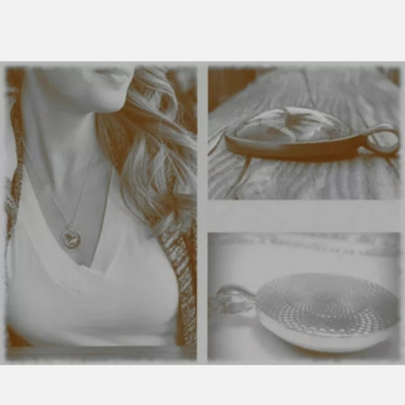 New Triple Moon Black Glass Cabochon Necklace. - Picture 4 of 5